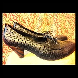 J Shoes Gladis Oxford laceup heel size 9.5